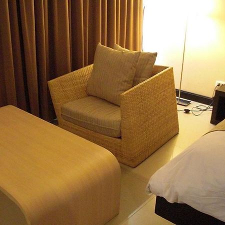 Swutel Hotel Bangkok Bagian luar foto
