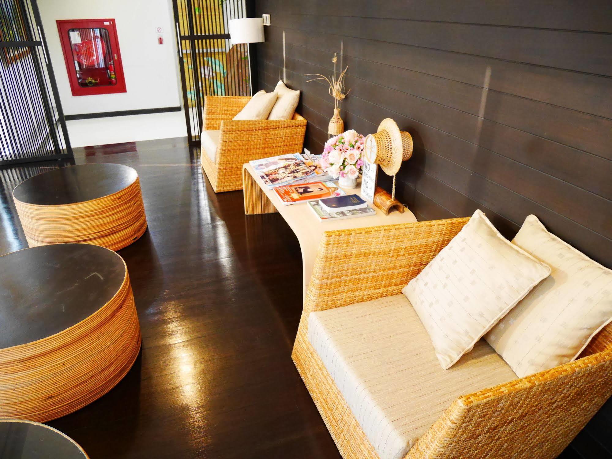 Swutel Hotel Bangkok Bagian luar foto